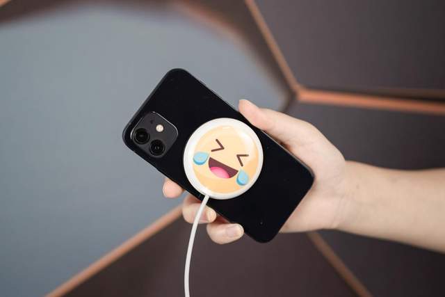 你的iPhone 12还差一个无线磁吸充电器？不妨试试图拉斯MagSafe！