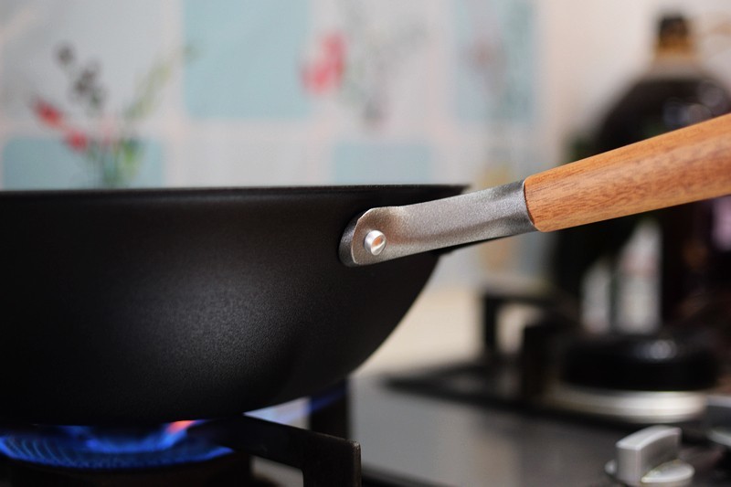 轻质不沾不锈 适合国人的锅具 三禾窒氮轻铁锅