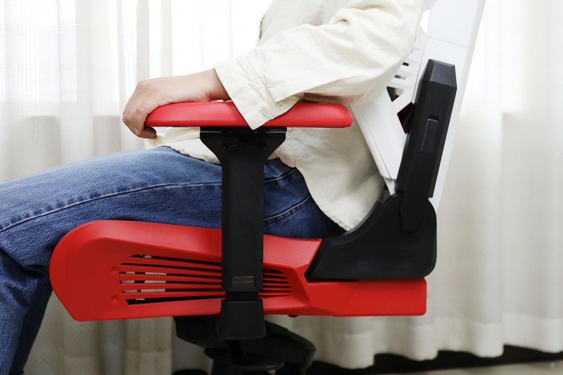 缓解久坐疲劳，从一把迪锐克斯 AIR 人体工学电竞网椅开始