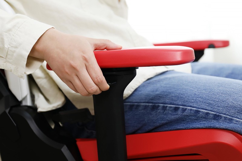 缓解久坐疲劳，从一把迪锐克斯 AIR 人体工学电竞网椅开始