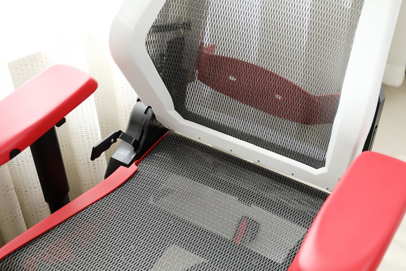 缓解久坐疲劳，从一把迪锐克斯 AIR 人体工学电竞网椅开始