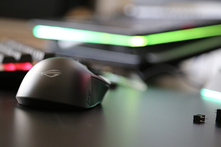 【首发新品】2021最具创新游戏鼠标：ROG战刃3无线版三模式鼠标体验ROG GladiusIII