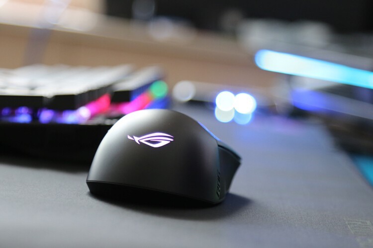 【首发新品】2021最具创新游戏鼠标：ROG战刃3无线版三模式鼠标体验ROG GladiusIII