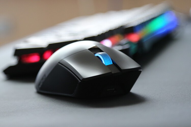 【首发新品】2021最具创新游戏鼠标：ROG战刃3无线版三模式鼠标体验ROG GladiusIII