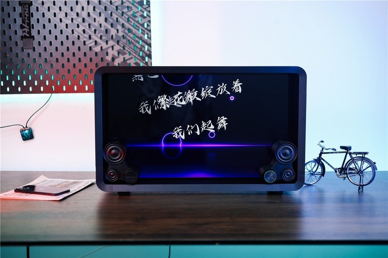 Lyiew 悬浮歌词蓝牙音箱让聆听音乐变得生动起来