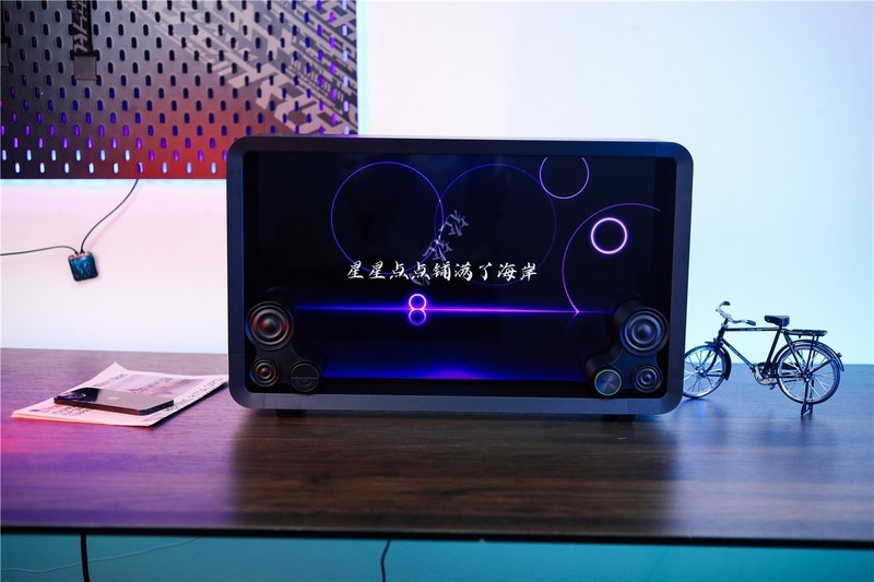 Lyiew 悬浮歌词蓝牙音箱让聆听音乐变得生动起来