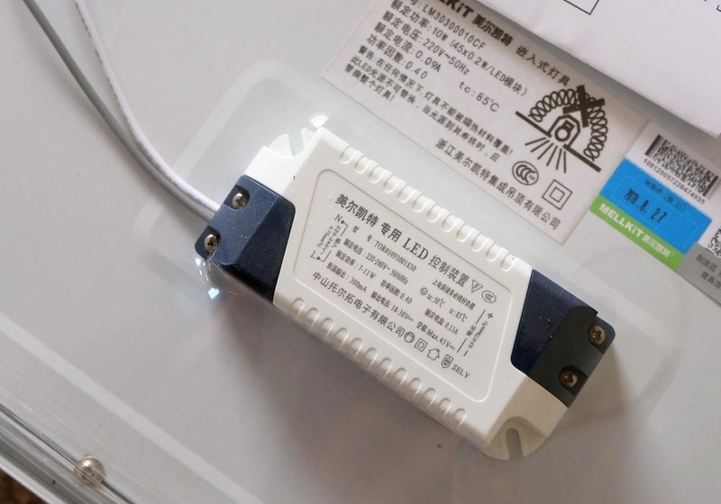 秒出暖风还能除菌 美尔凯特家的美小白给你带来浴室里夏天