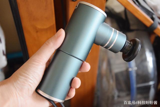 菠萝君BOOSTER MINI 2智能筋膜枪，拯救肩颈酸疼，肌肉酸胀等问题