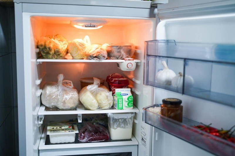 除味效果明显，还有杀菌的功效，体验摩飞冰箱除味器