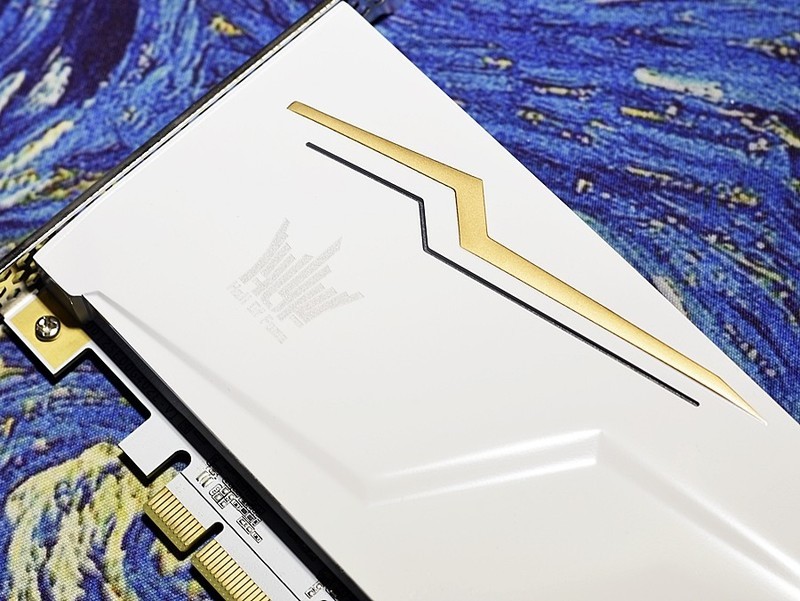 小姐姐男票的影驰名人堂HOF 2T PCle RGB固态 让我欲罢不能......