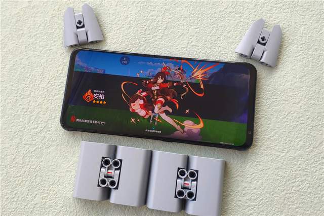 腾讯红魔游戏手机6S Pro“四围”深度测评，俺双手扶墙以示敬意！