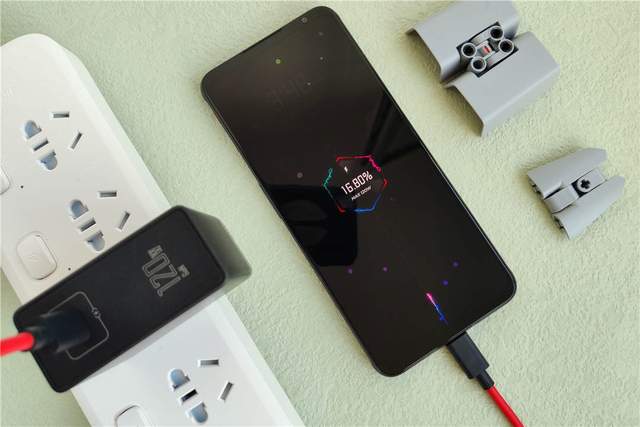 腾讯红魔游戏手机6S Pro“四围”深度测评，俺双手扶墙以示敬意！