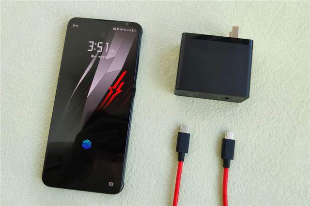 腾讯红魔游戏手机6S Pro“四围”深度测评，俺双手扶墙以示敬意！