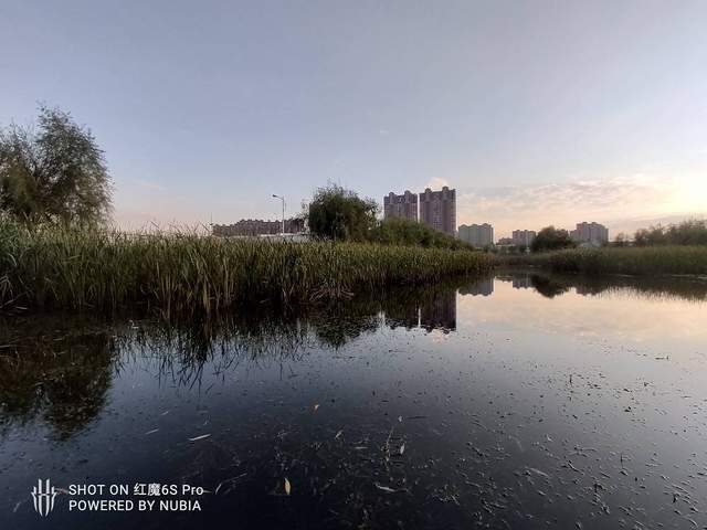 腾讯红魔游戏手机6S Pro“四围”深度测评，俺双手扶墙以示敬意！