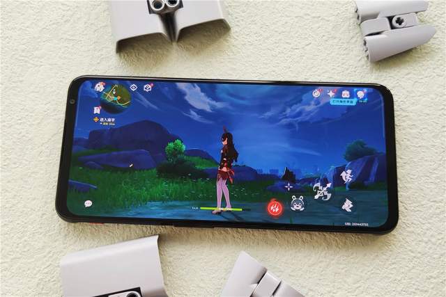 腾讯红魔游戏手机6S Pro“四围”深度测评，俺双手扶墙以示敬意！