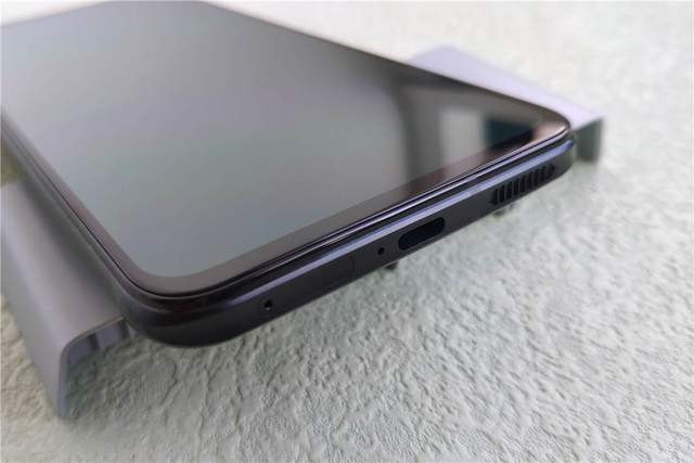 腾讯红魔游戏手机6S Pro“四围”深度测评，俺双手扶墙以示敬意！