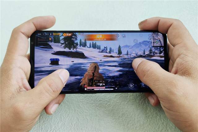 腾讯红魔游戏手机6S Pro“四围”深度测评，俺双手扶墙以示敬意！