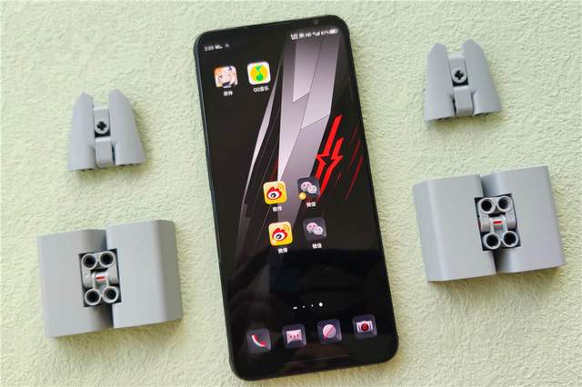 腾讯红魔游戏手机6S Pro“四围”深度测评，俺双手扶墙以示敬意！