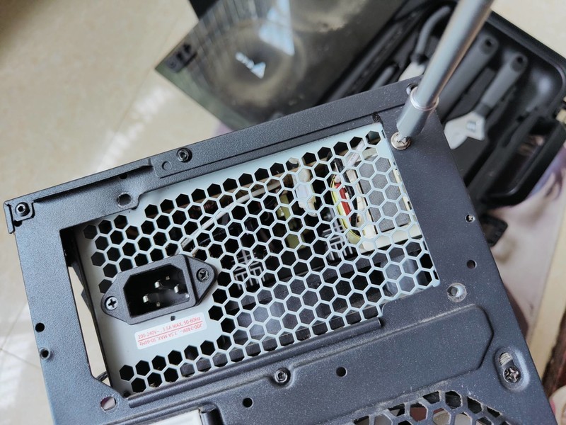 电脑电源选择不当，电压虚标运行不稳定，从根源解决问题