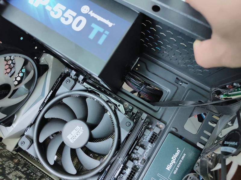 电脑电源选择不当，电压虚标运行不稳定，从根源解决问题