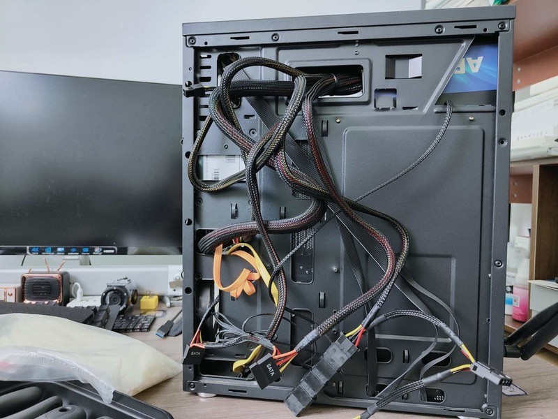 电脑电源选择不当，电压虚标运行不稳定，从根源解决问题