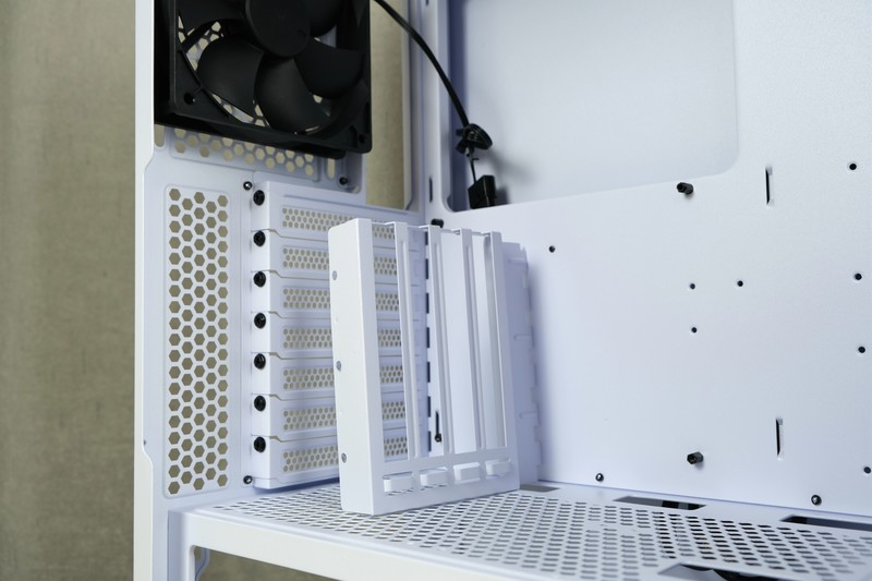 年末的“非性价比”装机，i5-10400F+RTX2060+XPG 皓月版上机