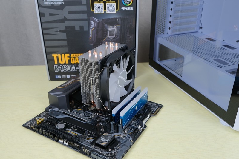 年末的“非性价比”装机，i5-10400F+RTX2060+XPG 皓月版上机