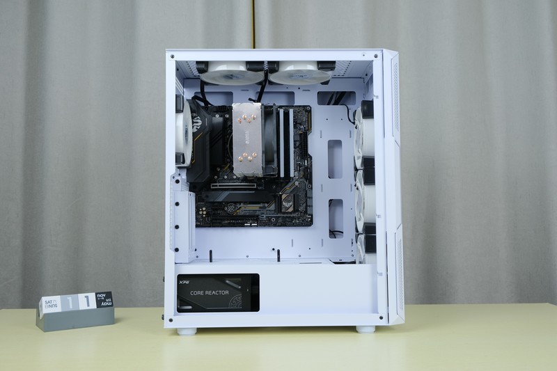 年末的“非性价比”装机，i5-10400F+RTX2060+XPG 皓月版上机