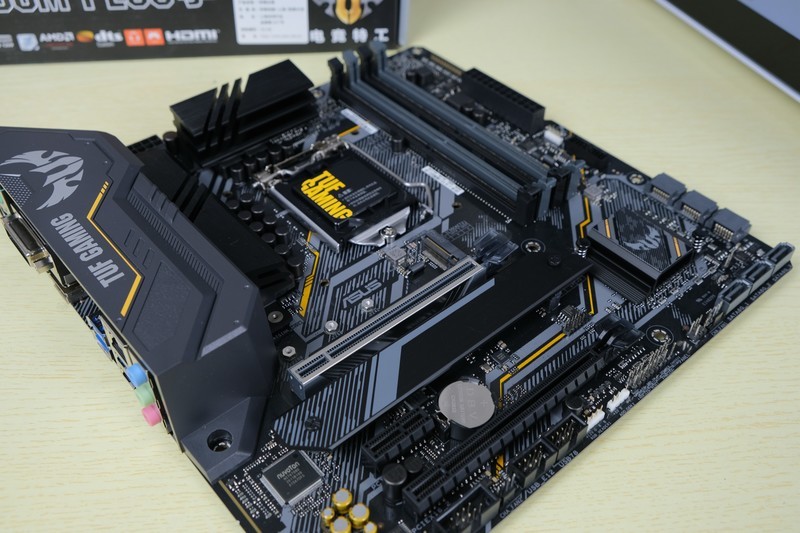 年末的“非性价比”装机，i5-10400F+RTX2060+XPG 皓月版上机