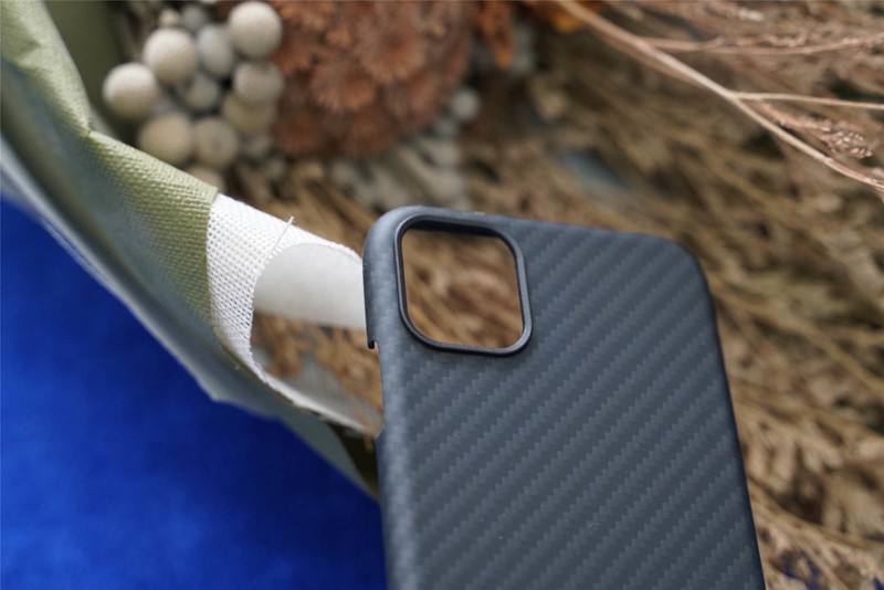 防弹材质抗摔耐磨仅重10克，二元开物凯夫拉手机壳评测