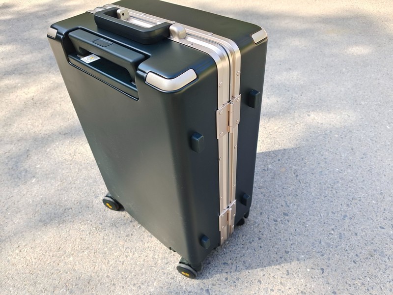 出行必备，小身材大肚量，地平线8号行李箱评测