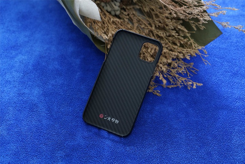 防弹材质抗摔耐磨仅重10克，二元开物凯夫拉手机壳评测