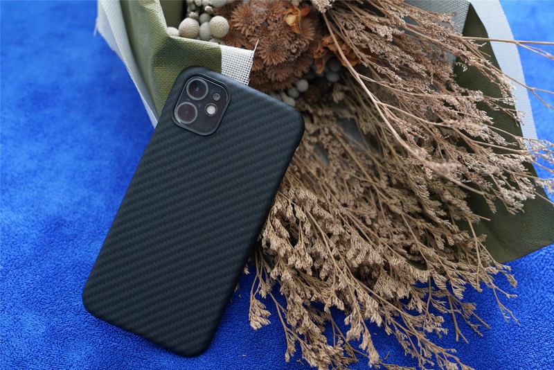 防弹材质抗摔耐磨仅重10克，二元开物凯夫拉手机壳评测