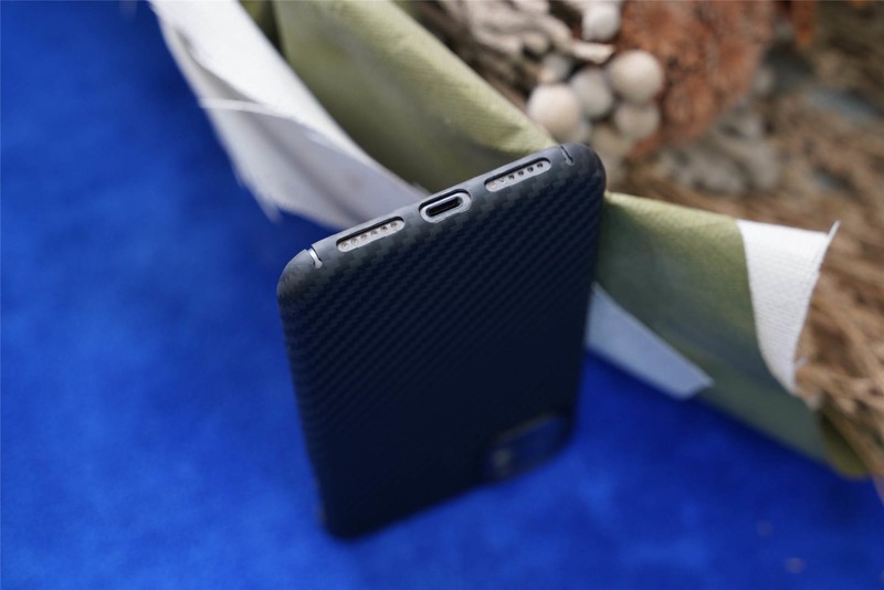 防弹材质抗摔耐磨仅重10克，二元开物凯夫拉手机壳评测