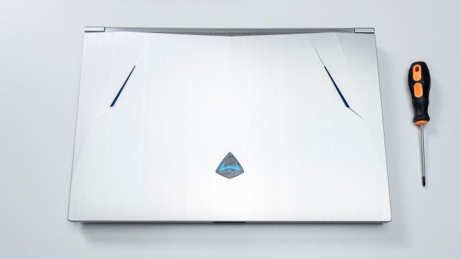 《搞机作战室》笔记本电脑硬盘/内存升级教程—F117-毒药篇