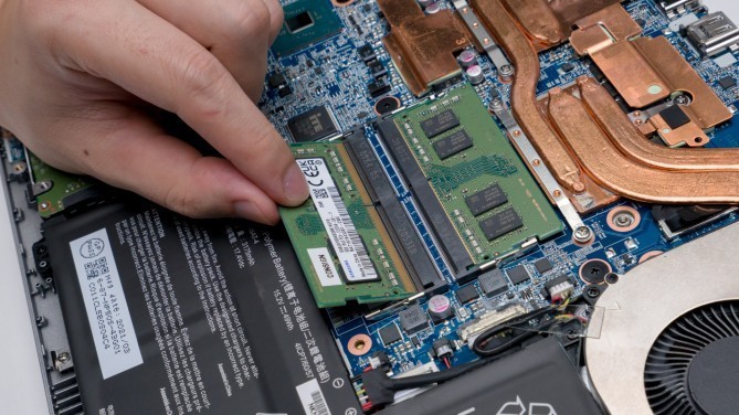 《搞机作战室》笔记本电脑硬盘/内存升级教程—F117-毒药篇