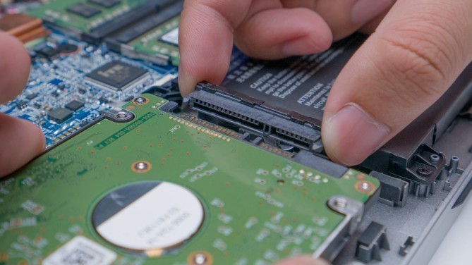 《搞机作战室》笔记本电脑硬盘/内存升级教程—F117-毒药篇