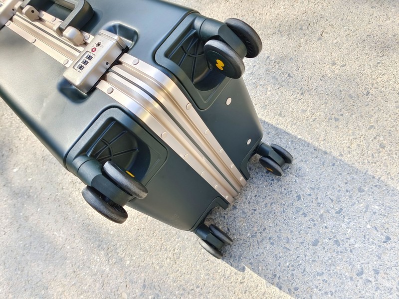 出行必备，小身材大肚量，地平线8号行李箱评测