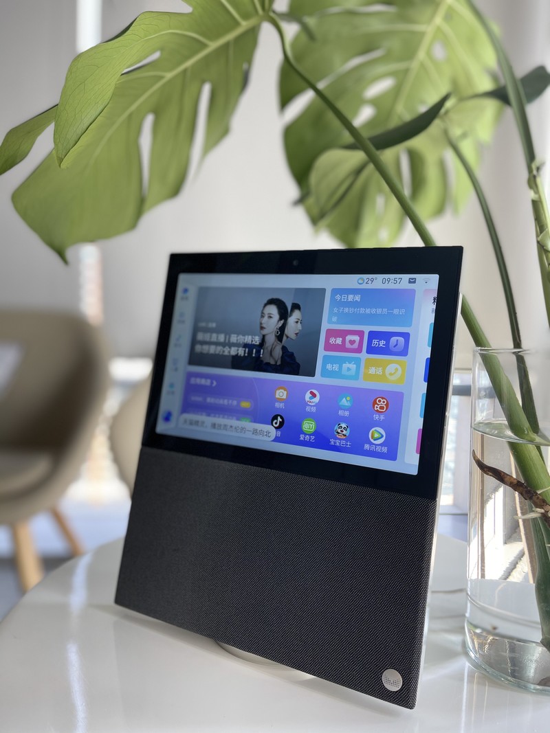 出差爸爸送给孩子的温馨礼物，天猫精灵V10，让温暖就在身边