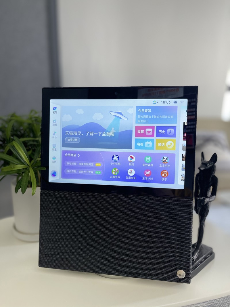 出差爸爸送给孩子的温馨礼物，天猫精灵V10，让温暖就在身边