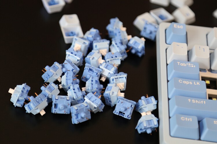 最佳入门客制化体验：达尔优A87天空蓝天空轴机械键盘+G黄PRO