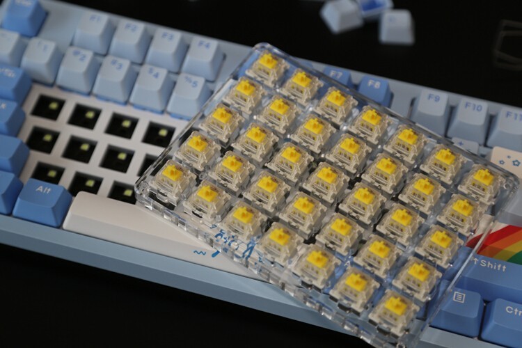 最佳入门客制化体验：达尔优A87天空蓝天空轴机械键盘+G黄PRO