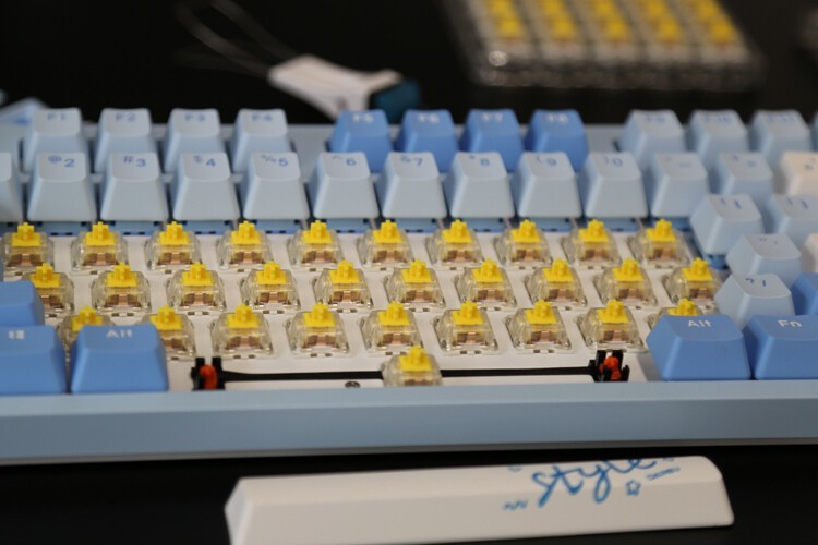 最佳入门客制化体验：达尔优A87天空蓝天空轴机械键盘+G黄PRO