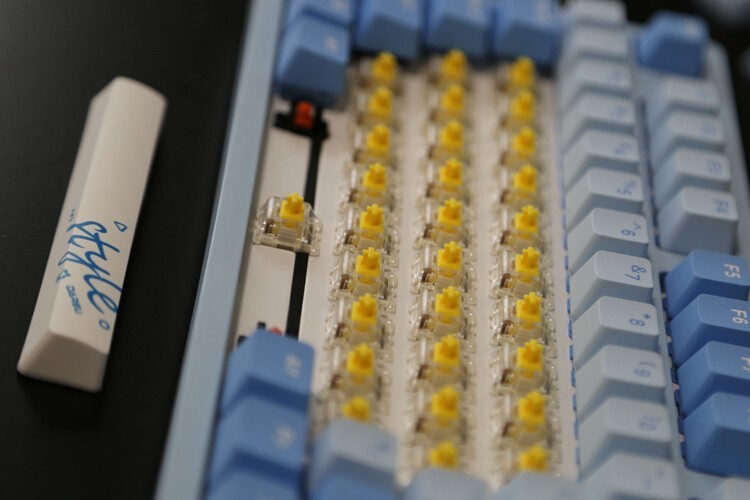 最佳入门客制化体验：达尔优A87天空蓝天空轴机械键盘+G黄PRO