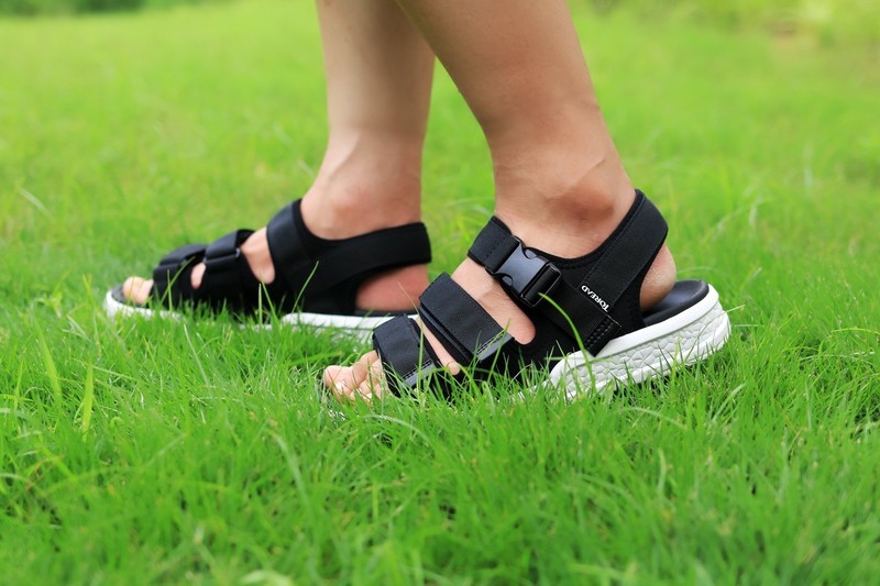 让双脚自由呼吸一夏，探路者时尚运动凉鞋评测