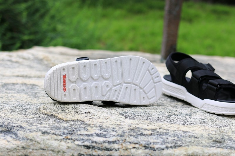 让双脚自由呼吸一夏，探路者时尚运动凉鞋评测