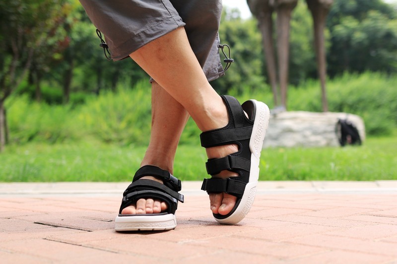 让双脚自由呼吸一夏，探路者时尚运动凉鞋评测