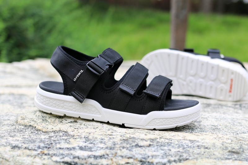 让双脚自由呼吸一夏，探路者时尚运动凉鞋评测