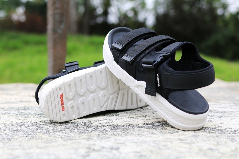 让双脚自由呼吸一夏，探路者时尚运动凉鞋评测