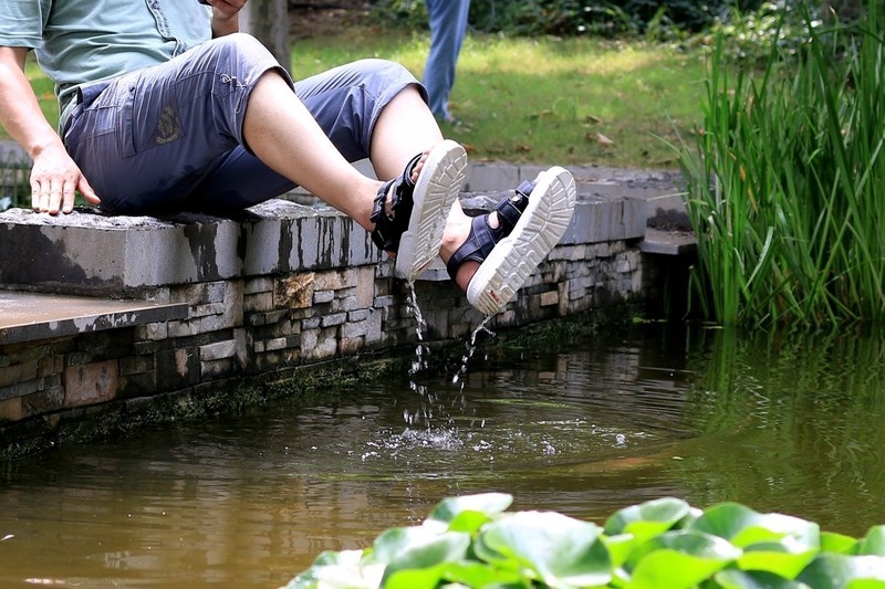 让双脚自由呼吸一夏，探路者时尚运动凉鞋评测